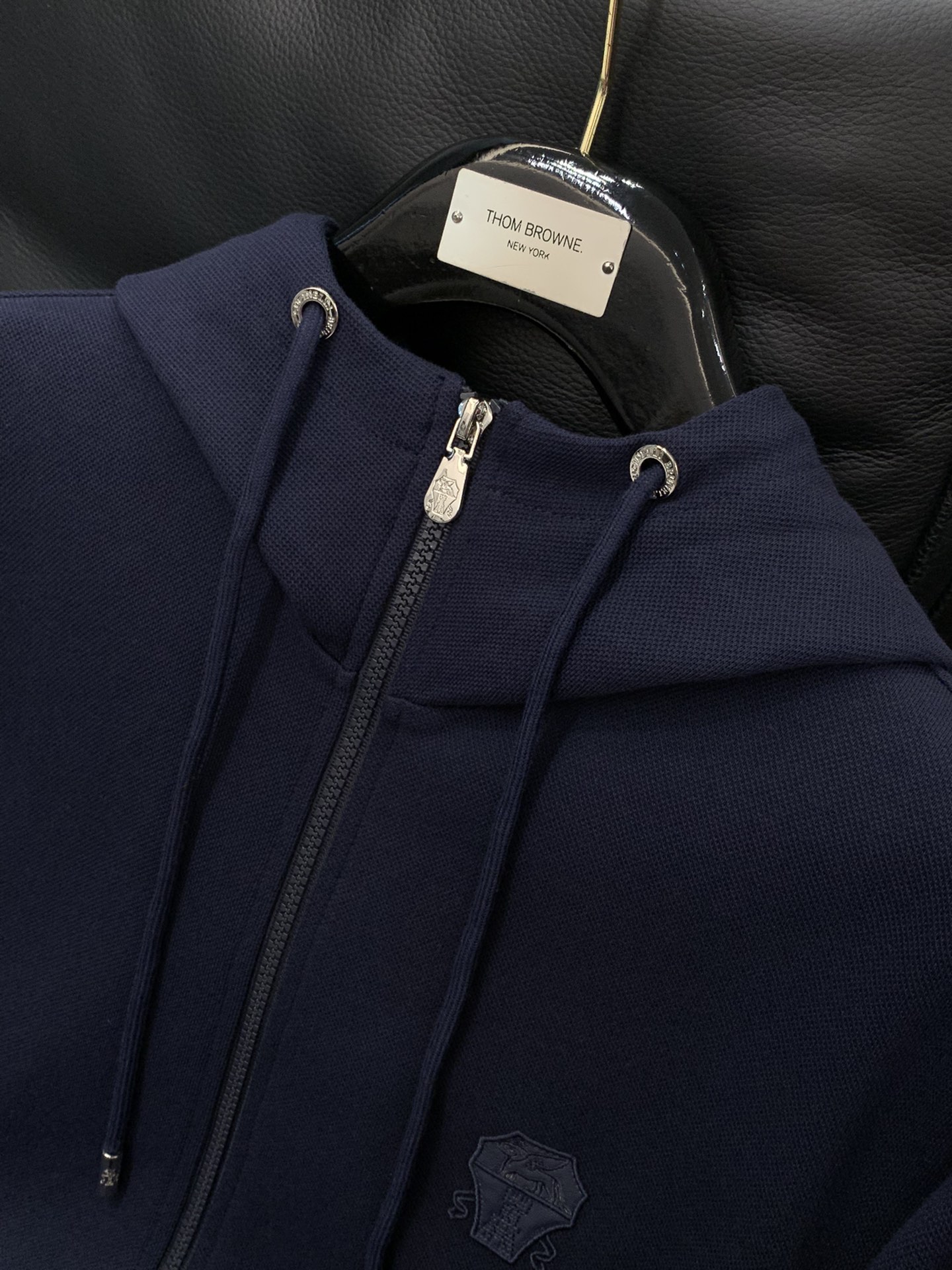 衣服意大利神狮，时尚品牌，2025秋季新品，时尚休闲套装，专柜同步有售，原单狠货，采用进口原版面料，独特