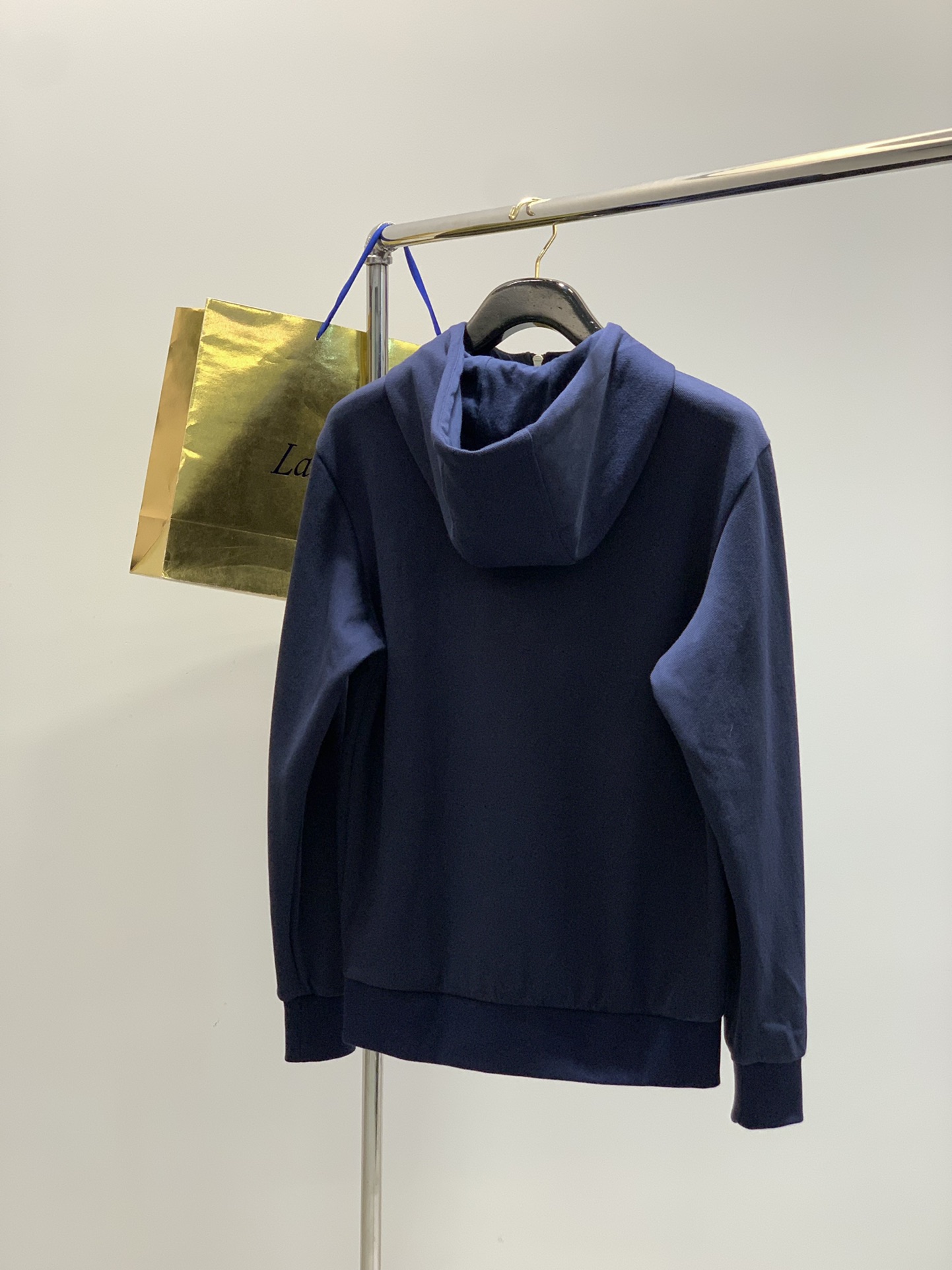衣服意大利神狮，时尚品牌，2025秋季新品，时尚休闲套装，专柜同步有售，原单狠货，采用进口原版面料，独特
