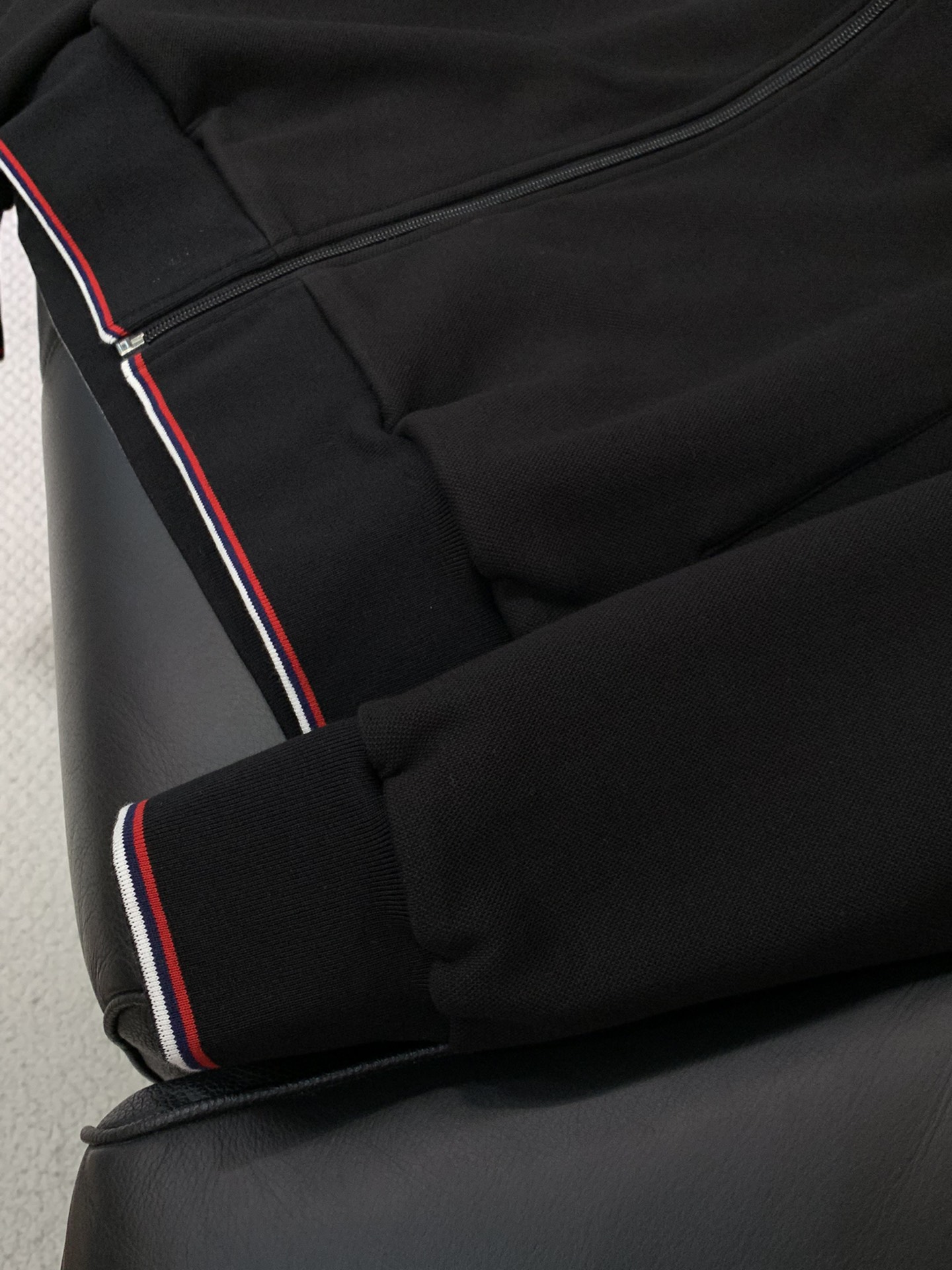 衣服 Moncler 蒙口，2025秋季最新品，专柜同步有售，原单狠货，时尚休闲套装，上身舒适！吸睛而有