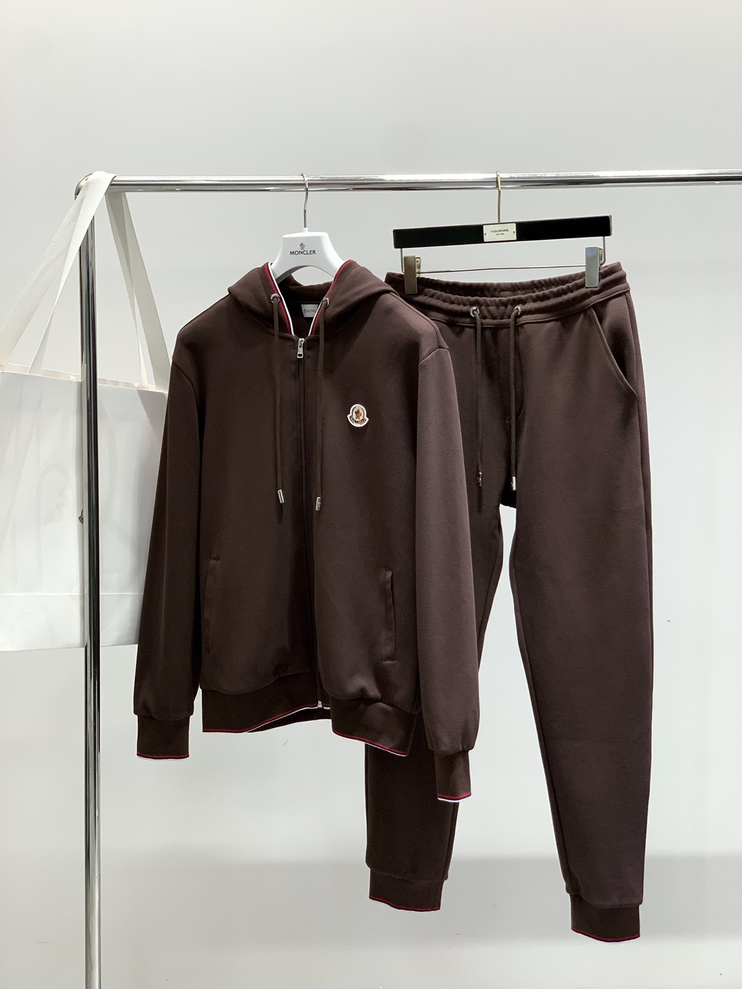 衣服 Moncler 蒙口，2025秋季最新品，专柜同步有售，原单狠货，时尚休闲套装，上身舒适！吸睛而有