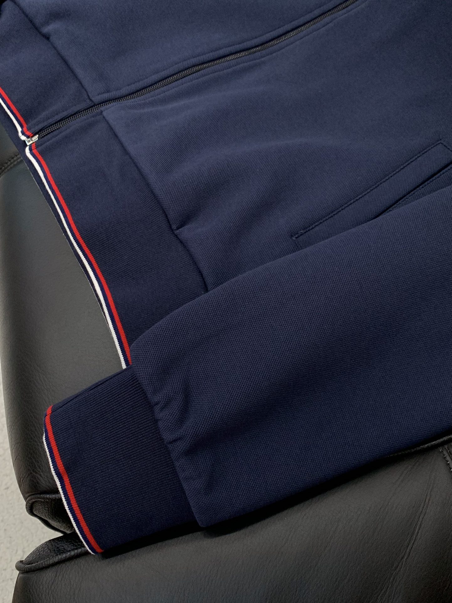 衣服 Moncler 蒙口，2025秋季最新品，专柜同步有售，原单狠货，时尚休闲套装，上身舒适！吸睛而有