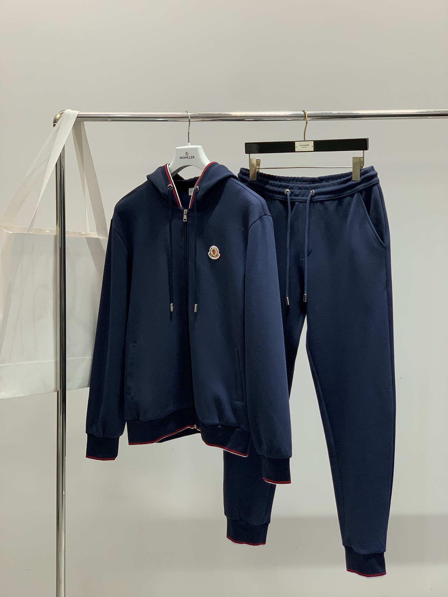 衣服 Moncler 蒙口，2025秋季最新品，专柜同步有售，原单狠货，时尚休闲套装，上身舒适！吸睛而有