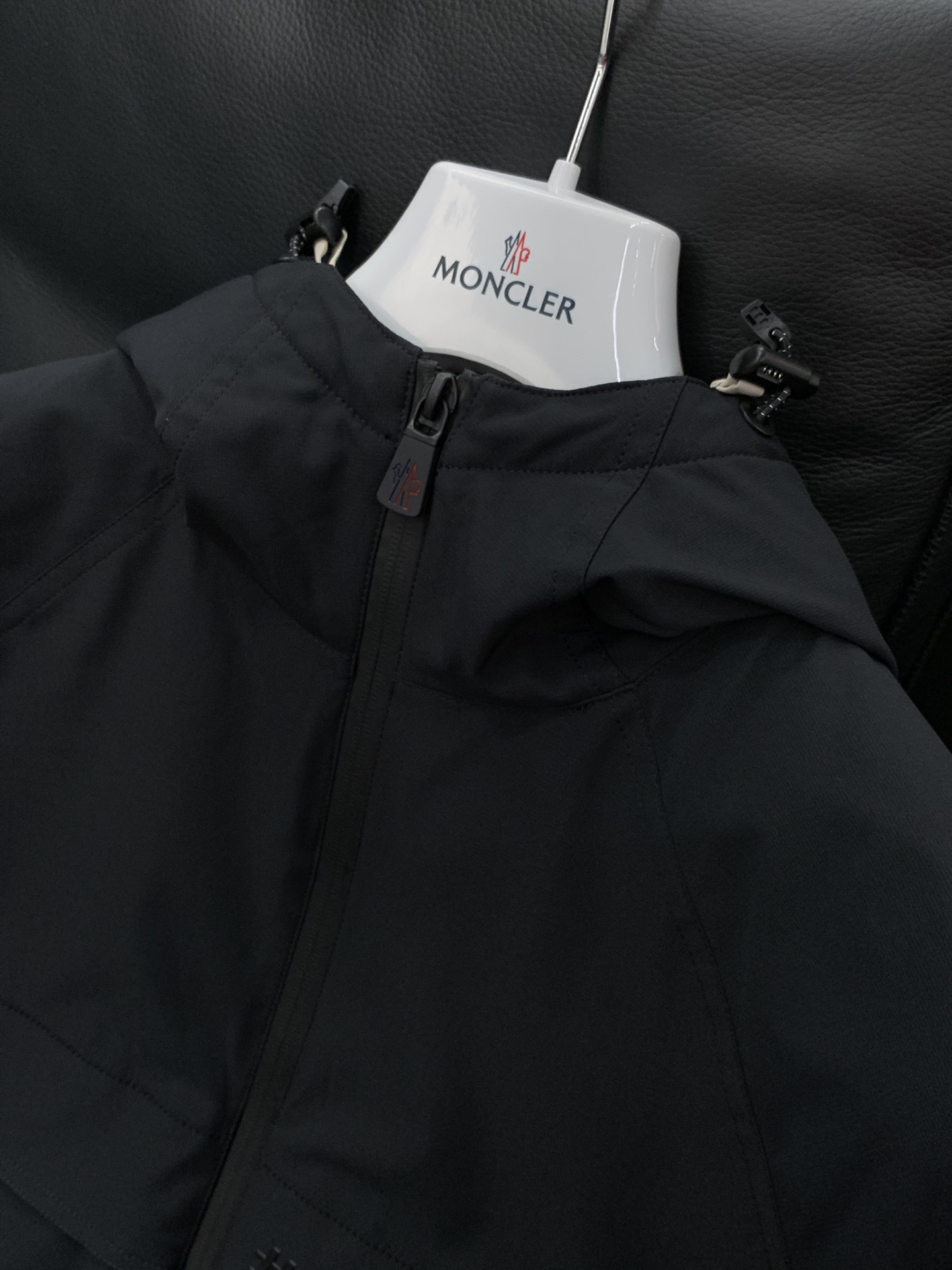 ，Moncler 蒙口，2025秋冬最新品，专柜同步有售，原单狠货，时尚休闲➕薄棉连帽外套，上身舒适！吸