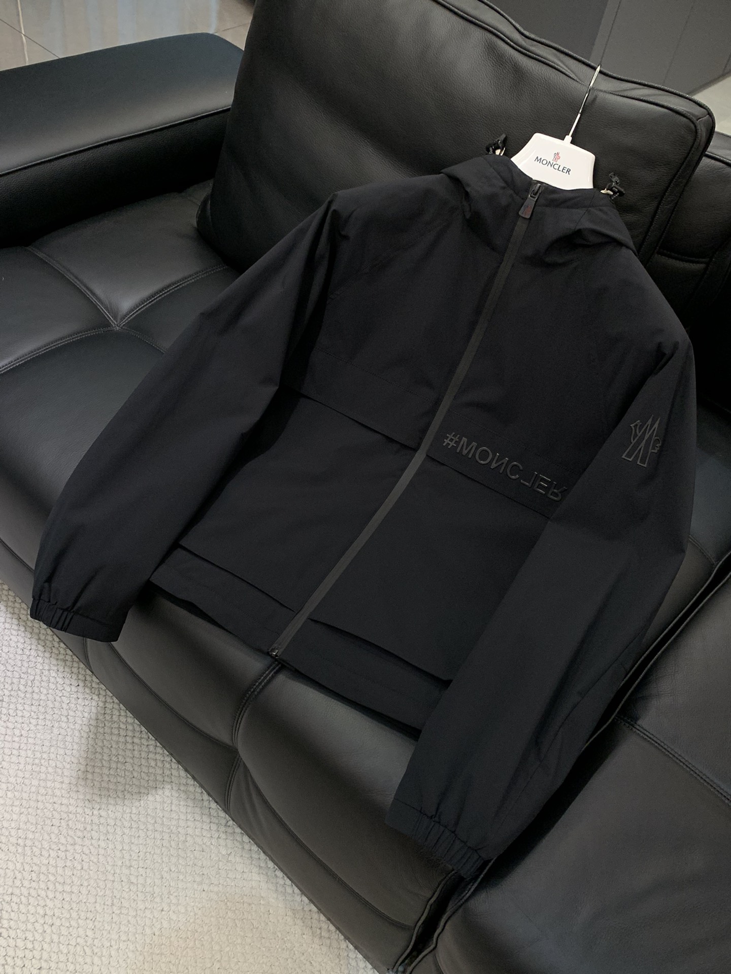 ，Moncler 蒙口，2025秋冬最新品，专柜同步有售，原单狠货，时尚休闲➕薄棉连帽外套，上身舒适！吸