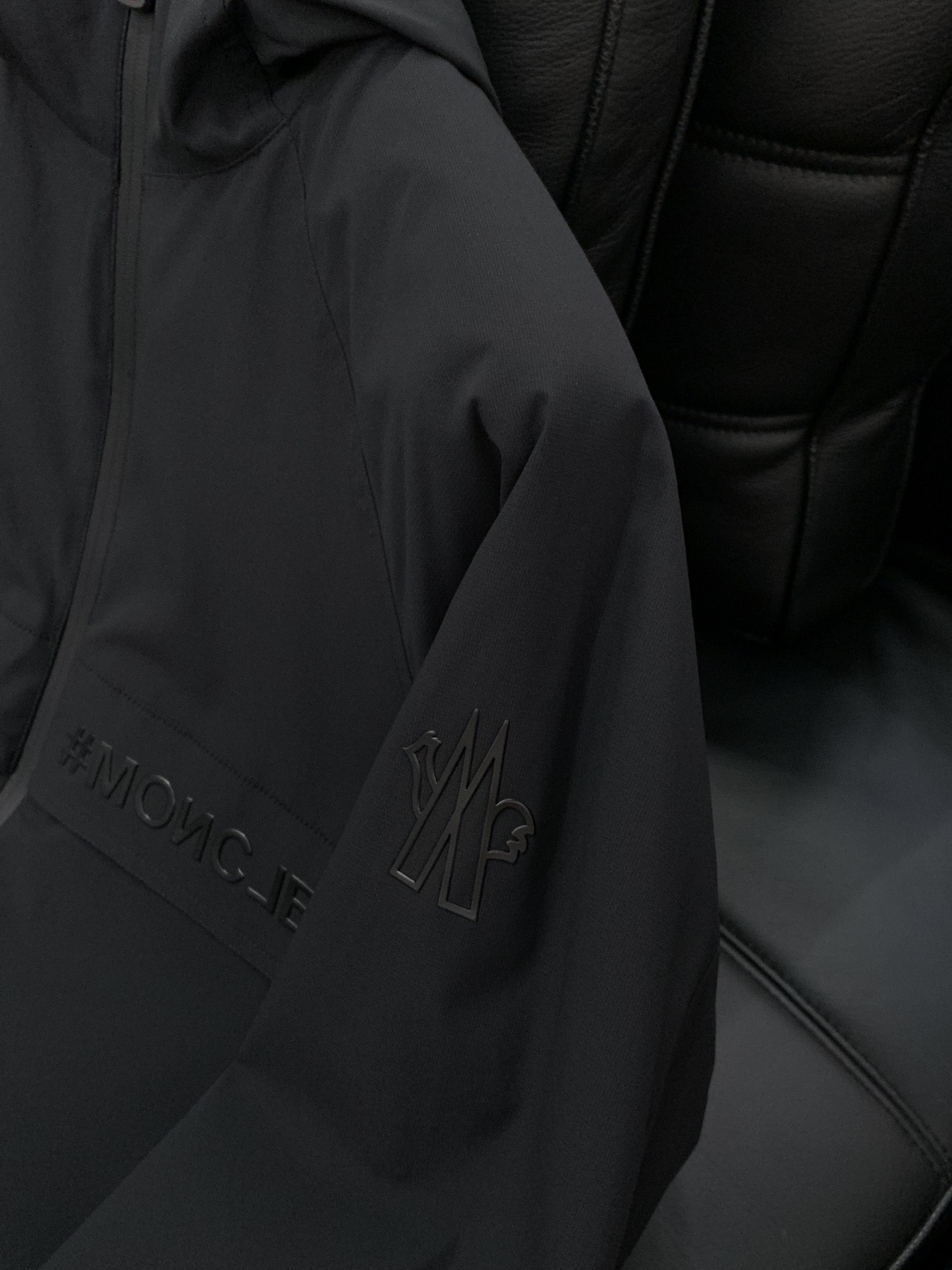 ，Moncler 蒙口，2025秋冬最新品，专柜同步有售，原单狠货，时尚休闲➕薄棉连帽外套，上身舒适！吸