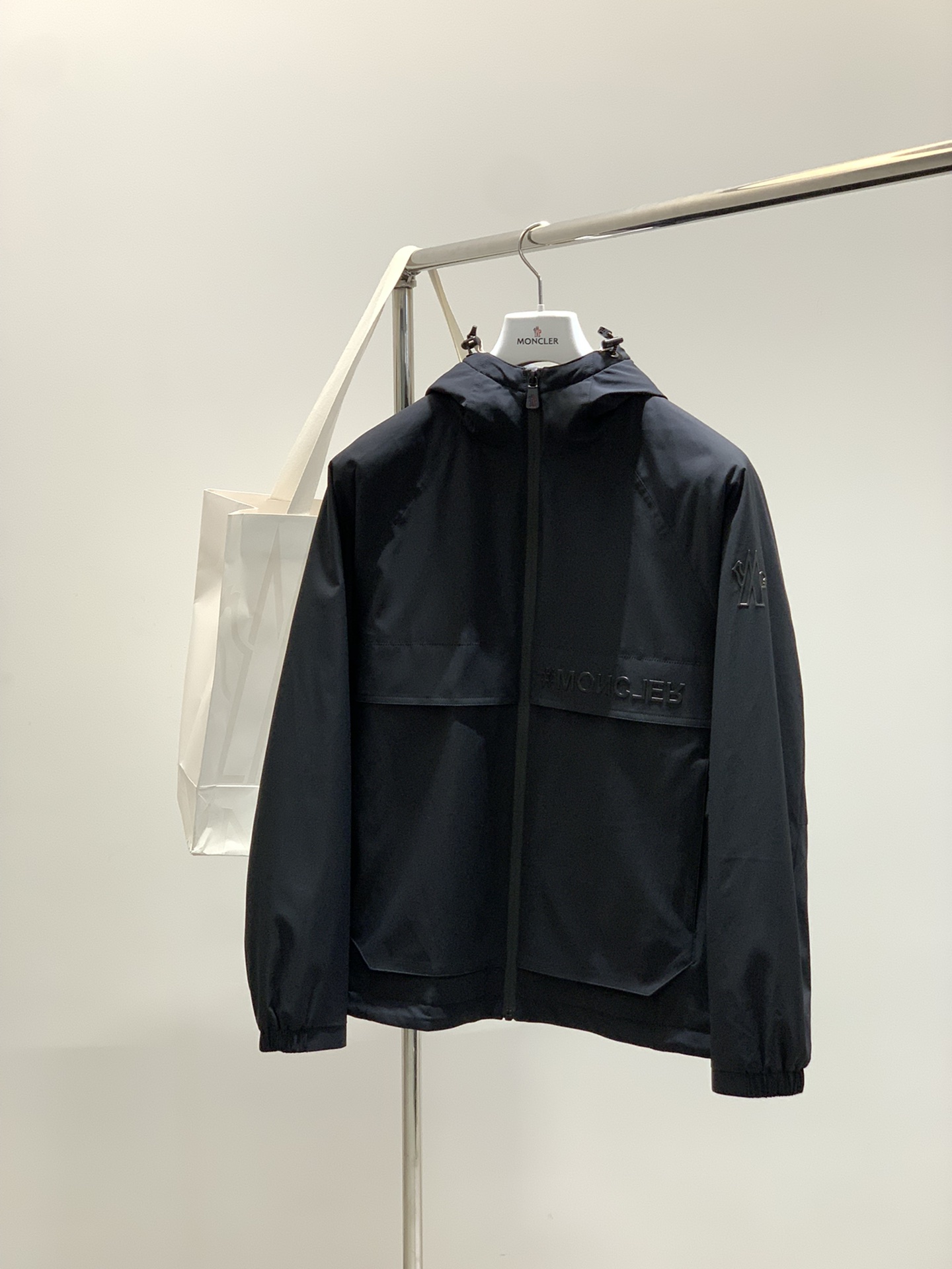 ，Moncler 蒙口，2025秋冬最新品，专柜同步有售，原单狠货，时尚休闲➕薄棉连帽外套，上身舒适！吸