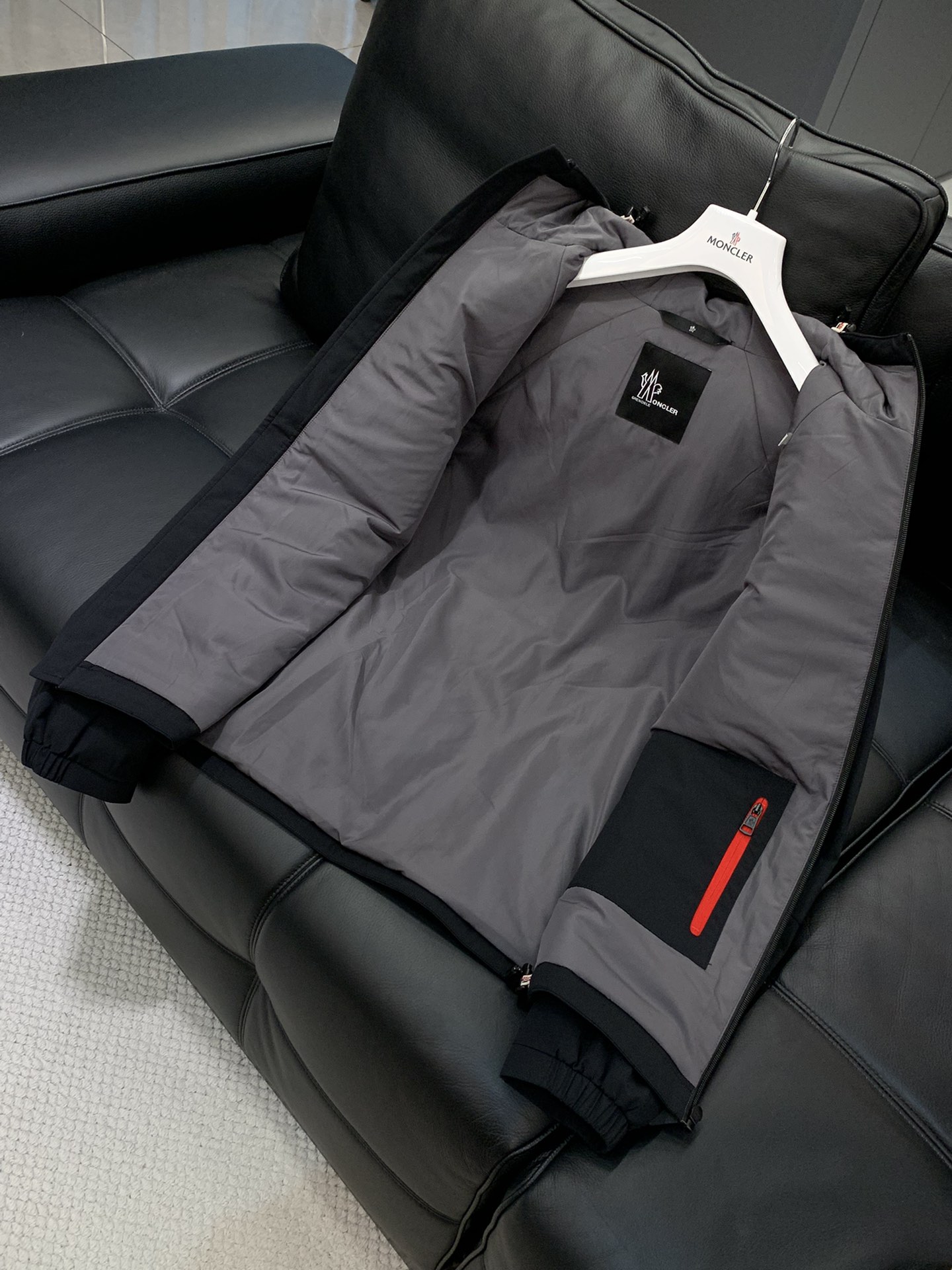 ，Moncler 蒙口，2025秋冬最新品，专柜同步有售，原单狠货，时尚休闲➕薄棉连帽外套，上身舒适！吸