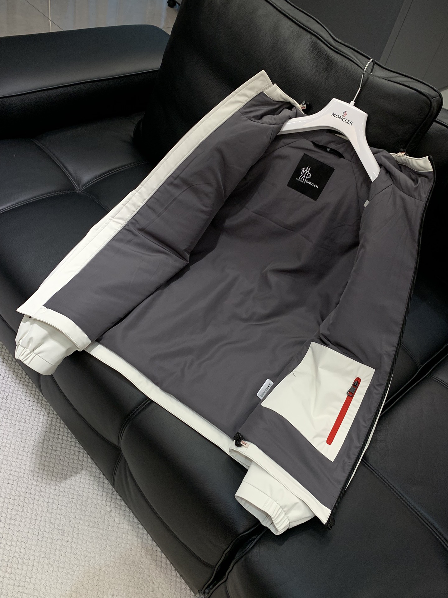 ，Moncler 蒙口，2025秋冬最新品，专柜同步有售，原单狠货，时尚休闲➕薄棉连帽外套，上身舒适！吸