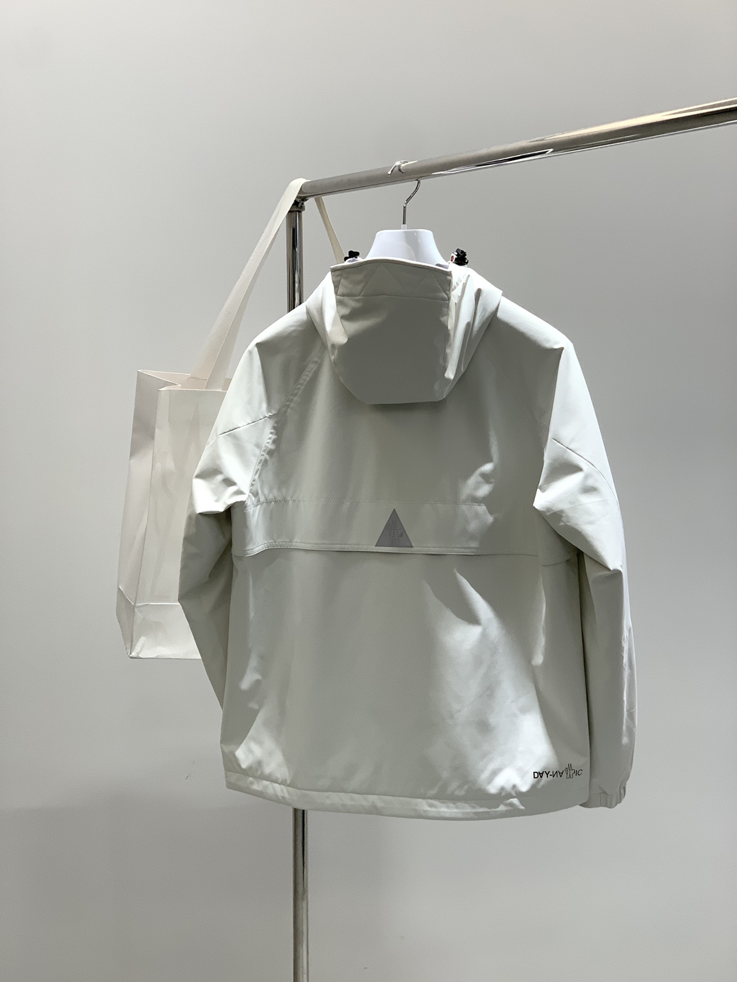 ，Moncler 蒙口，2025秋冬最新品，专柜同步有售，原单狠货，时尚休闲➕薄棉连帽外套，上身舒适！吸