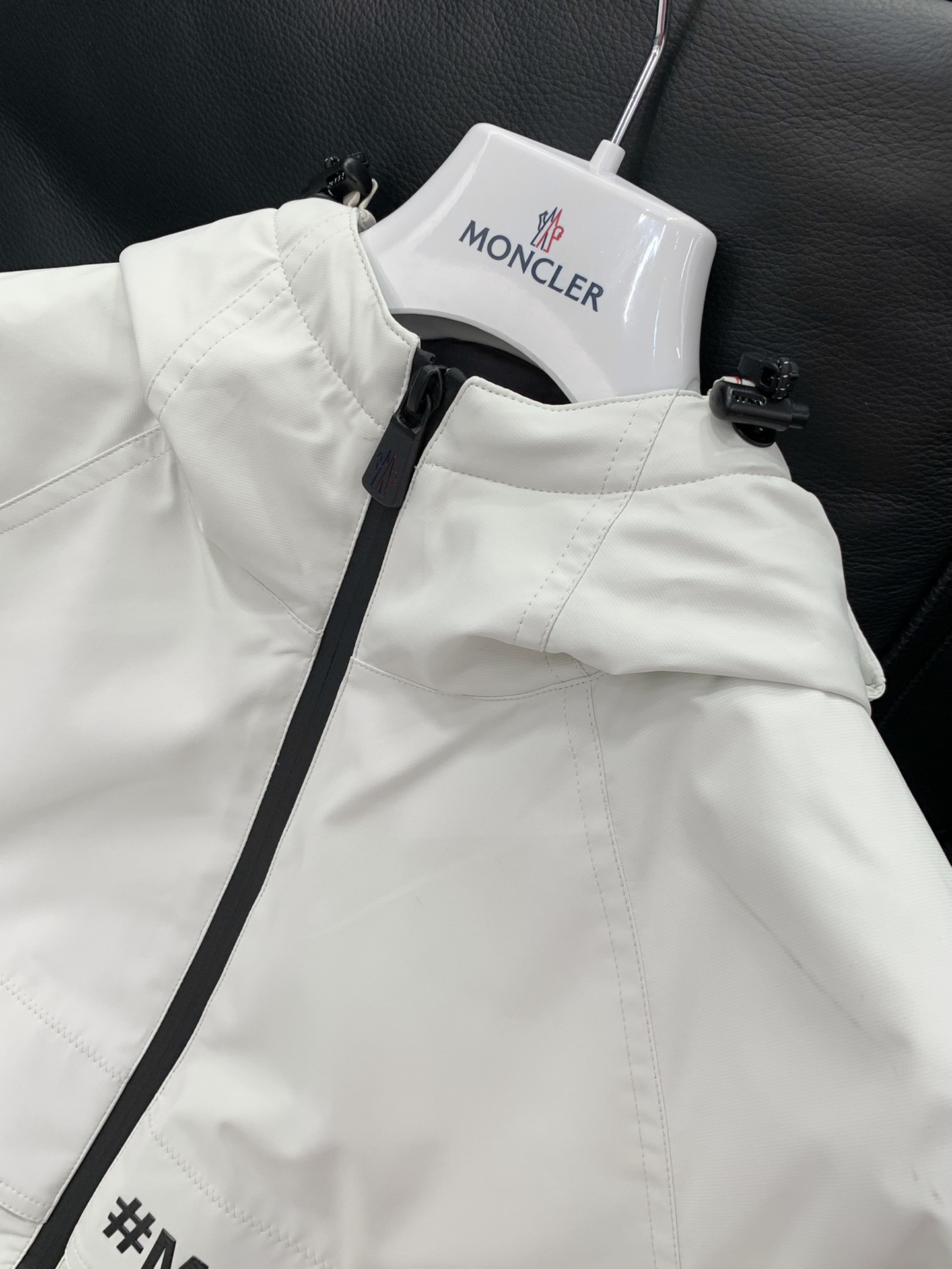 ，Moncler 蒙口，2025秋冬最新品，专柜同步有售，原单狠货，时尚休闲➕薄棉连帽外套，上身舒适！吸