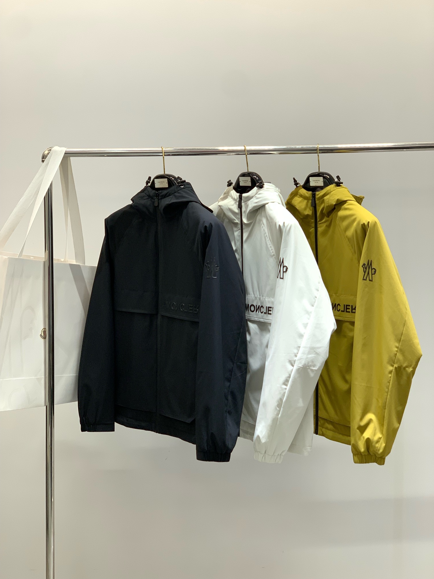 ，Moncler 蒙口，2025秋冬最新品，专柜同步有售，原单狠货，时尚休闲➕薄棉连帽外套，上身舒适！吸