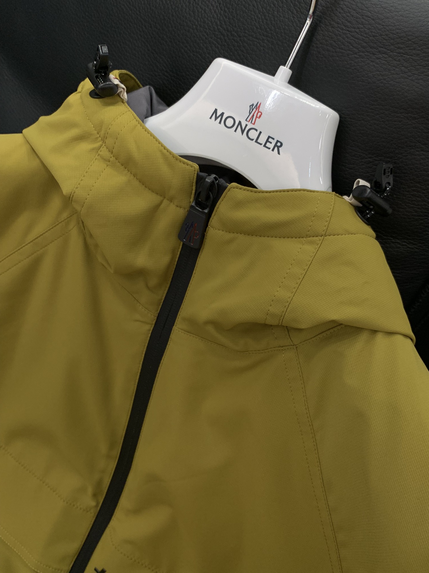 ，Moncler 蒙口，2025秋冬最新品，专柜同步有售，原单狠货，时尚休闲➕薄棉连帽外套，上身舒适！吸