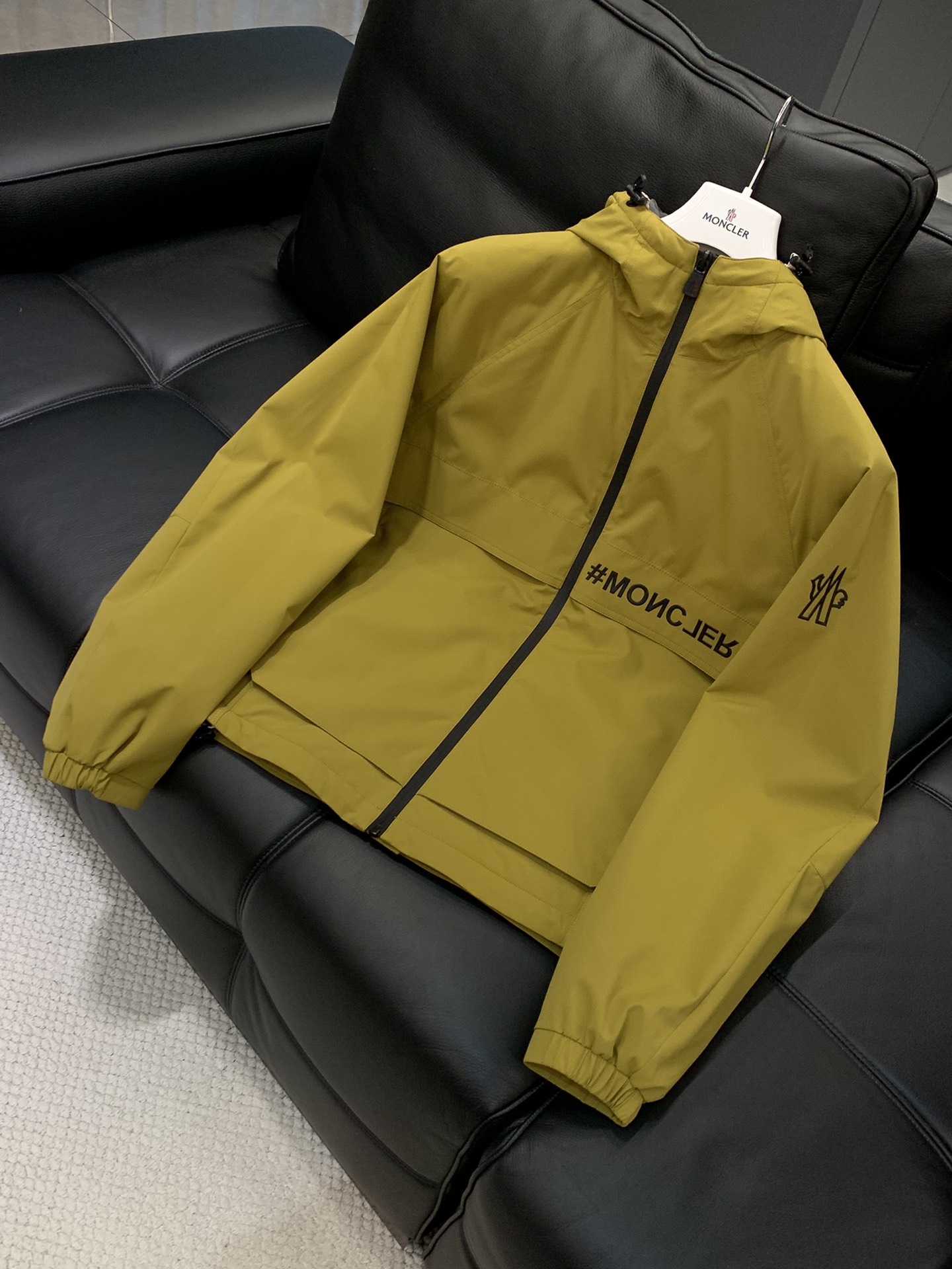 ，Moncler 蒙口，2025秋冬最新品，专柜同步有售，原单狠货，时尚休闲➕薄棉连帽外套，上身舒适！吸