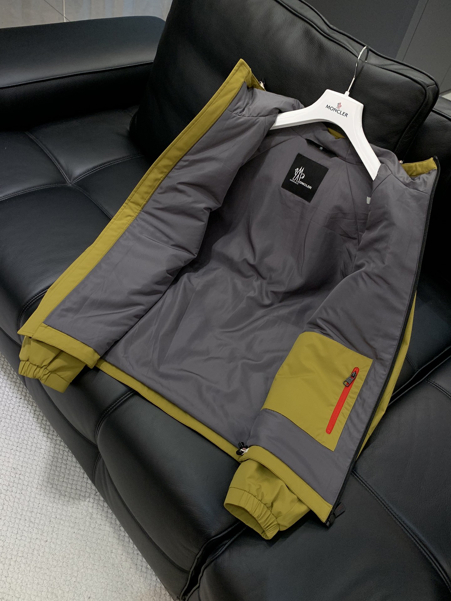 ，Moncler 蒙口，2025秋冬最新品，专柜同步有售，原单狠货，时尚休闲➕薄棉连帽外套，上身舒适！吸