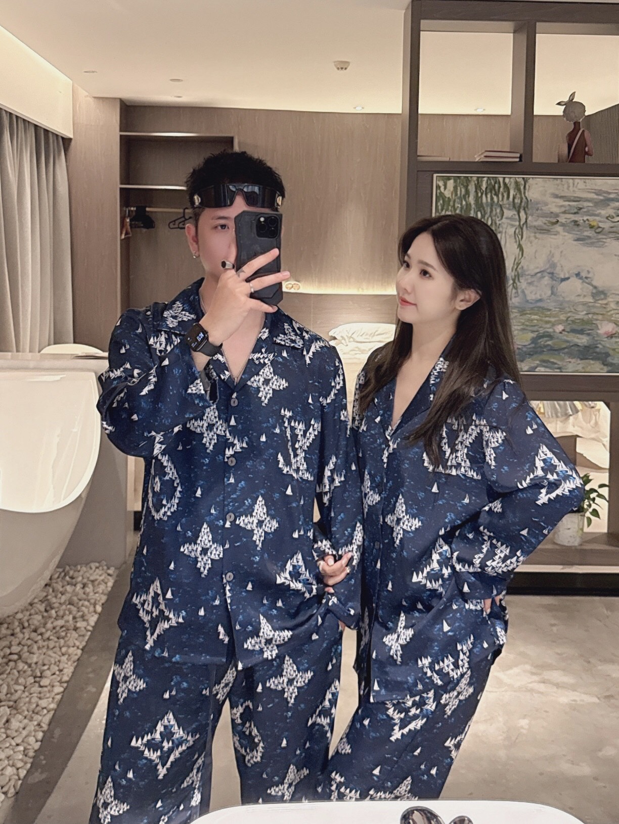 NO:538233,2025 LV home autumn and winter home clothing, haute couture Korean silk fabric, skin-friendly and comfortable, couple style M~XXXL,,louis vuitton,alexander wang198609092025 LV家 秋冬家居服 高定韩国丝面料亲肤轻柔舒适 情侣款 M～XXXL,,louis vuitton,alexander wang,Men's clothing
