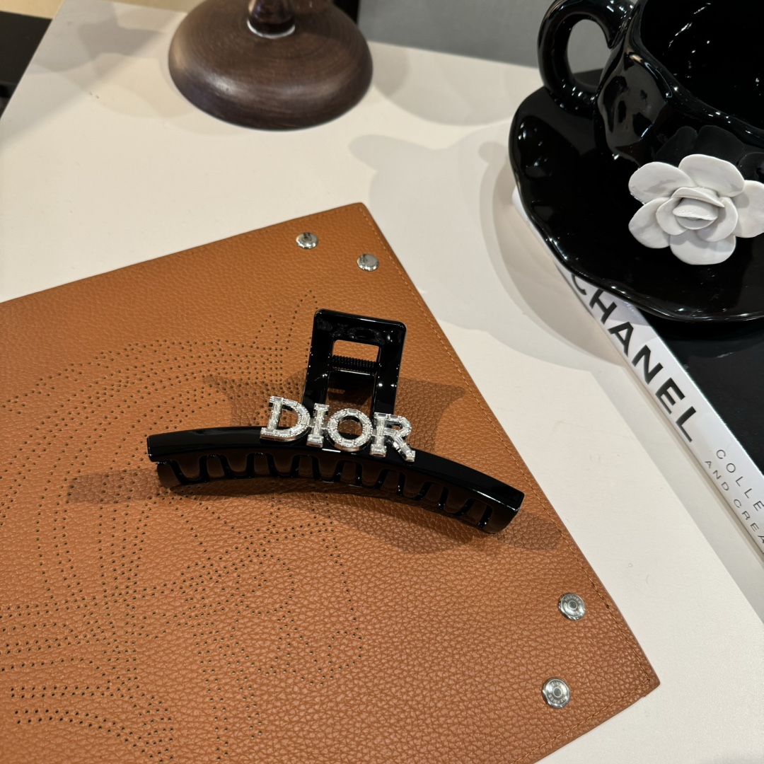 🆕

DIOR迪奥新款发夹