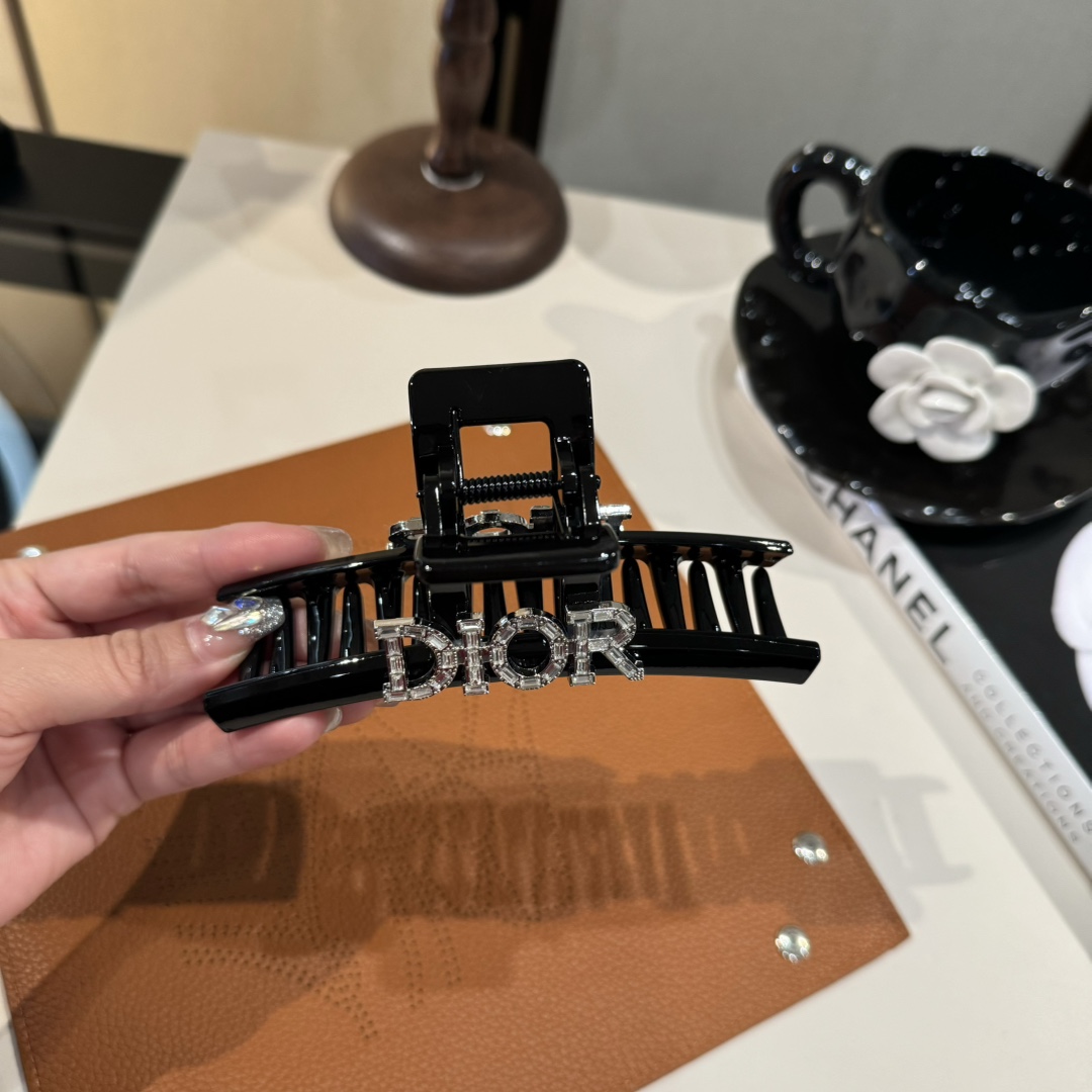 🆕

DIOR迪奥新款发夹