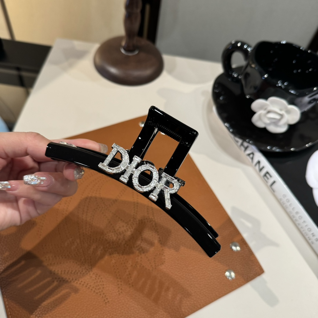 🆕

DIOR迪奥新款发夹
