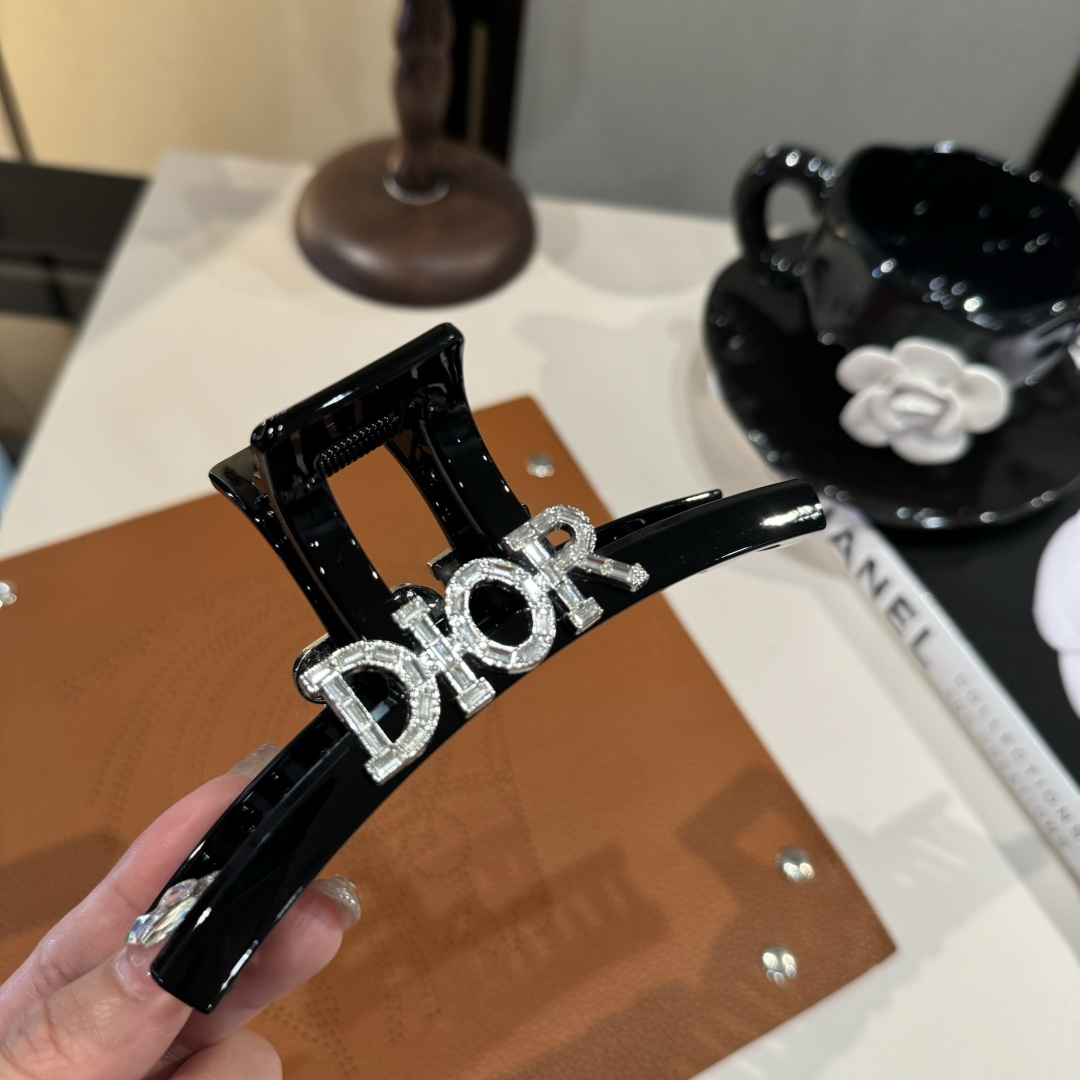 🆕

DIOR迪奥新款发夹