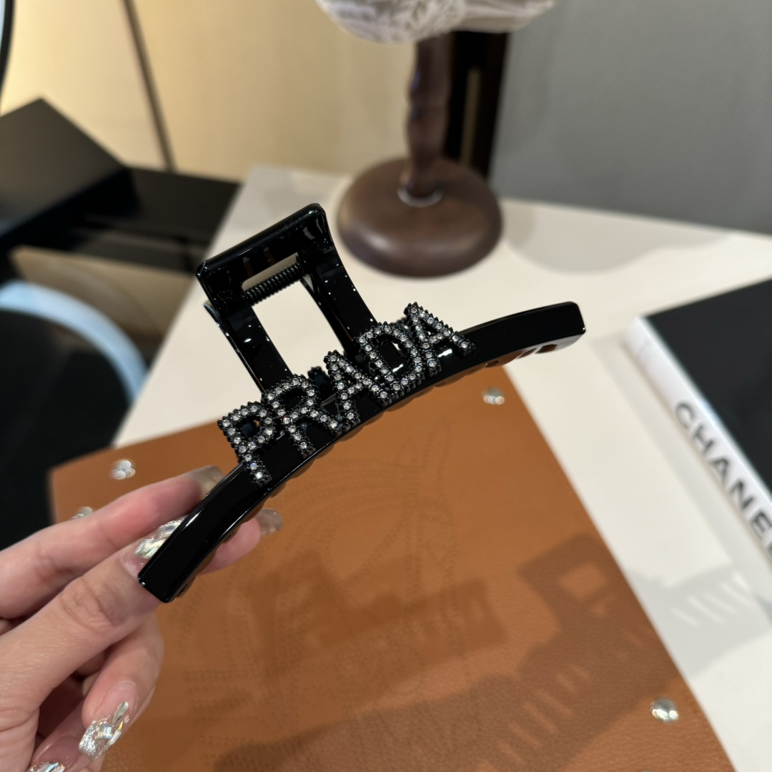 🆕

PRADA普拉达新款发夹