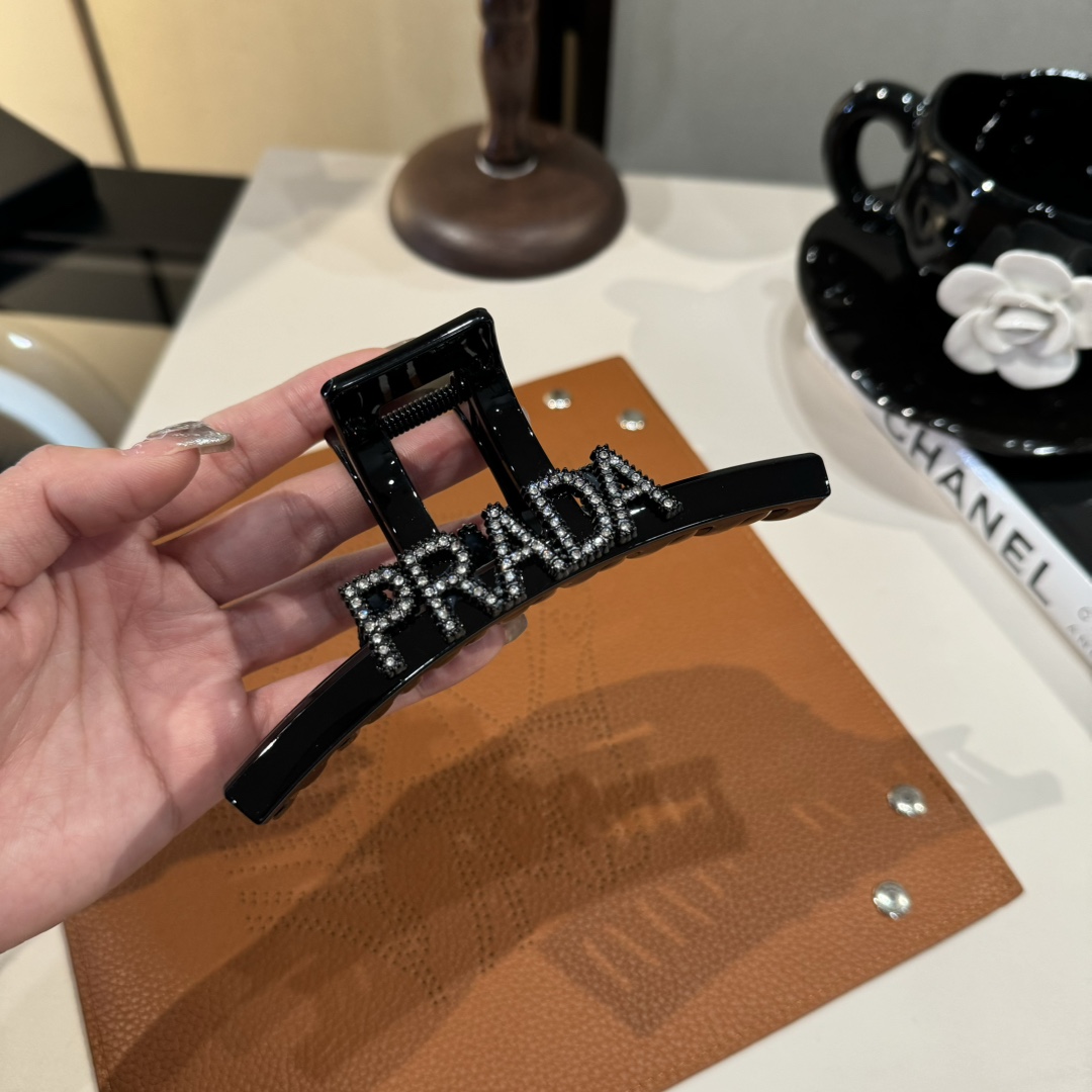 🆕

PRADA普拉达新款发夹