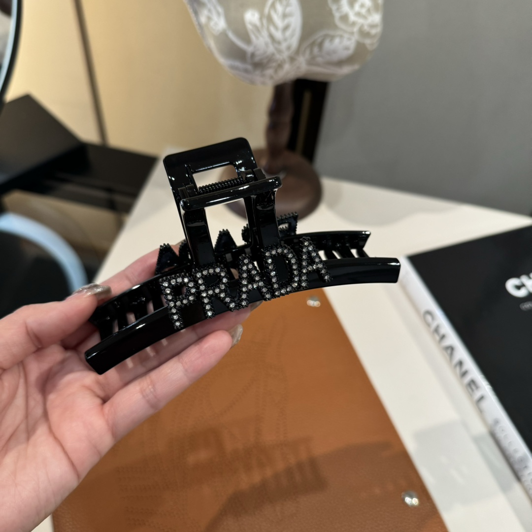 🆕

PRADA普拉达新款发夹