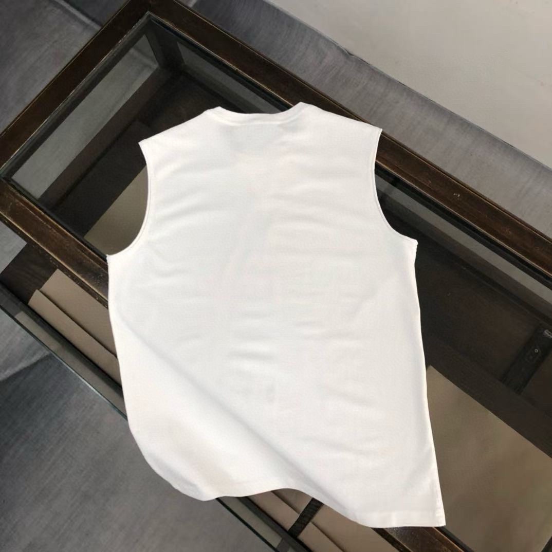 Saint Laurent 品牌【YSL圣罗兰】2025夏季新品背心T袖 简约款式 任何人都可以轻松驾驶 进口定制丝光棉面料 手软舒适有型 吸汗透气