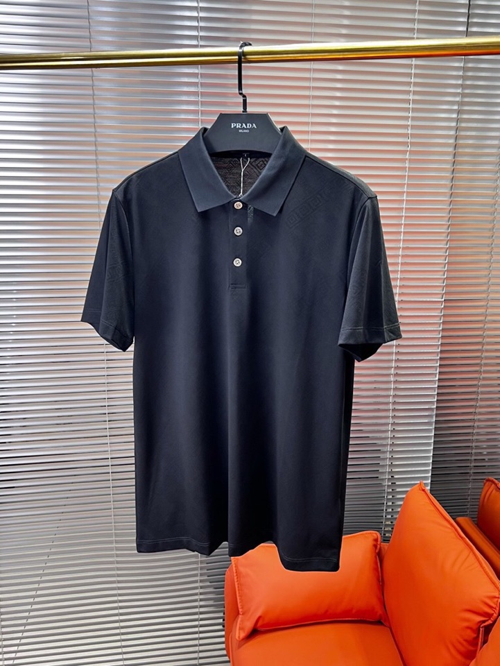 VERSACE 范思哲春夏新款首发最新款短袖翻领T恤Polo衫，设计前卫时尚！品牌重工艺长城纹提花工艺，