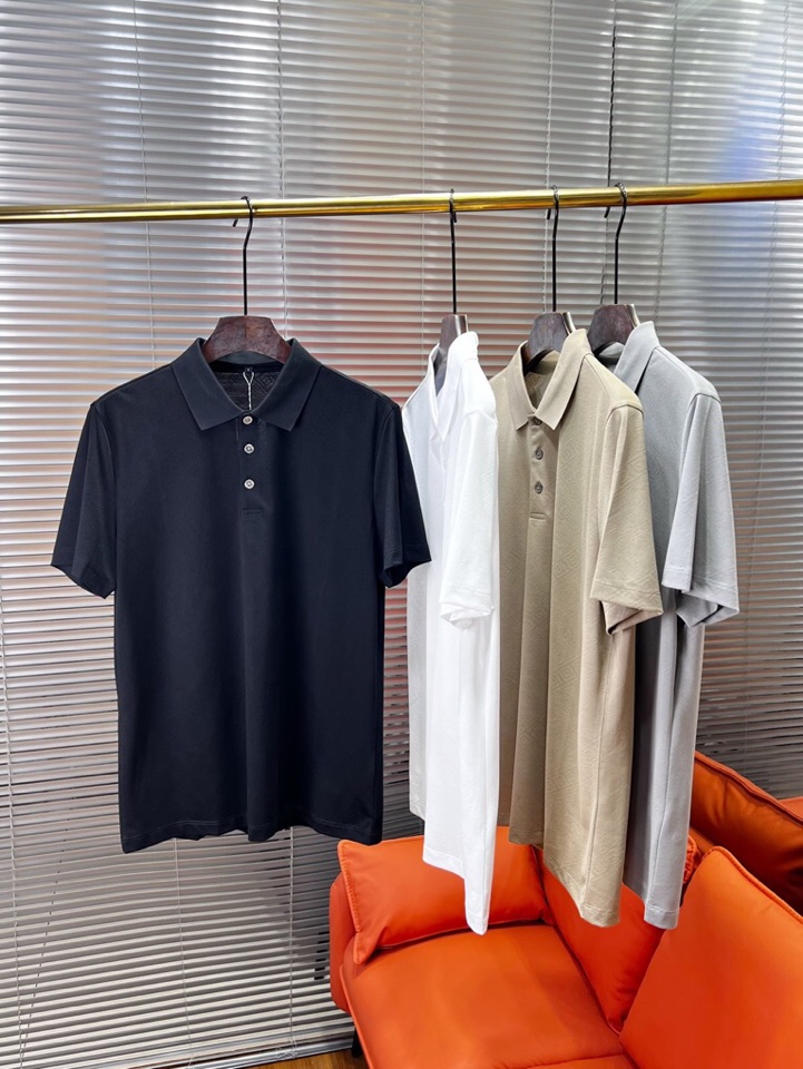 VERSACE 范思哲春夏新款首发最新款短袖翻领T恤Polo衫，设计前卫时尚！品牌重工艺长城纹提花工艺，