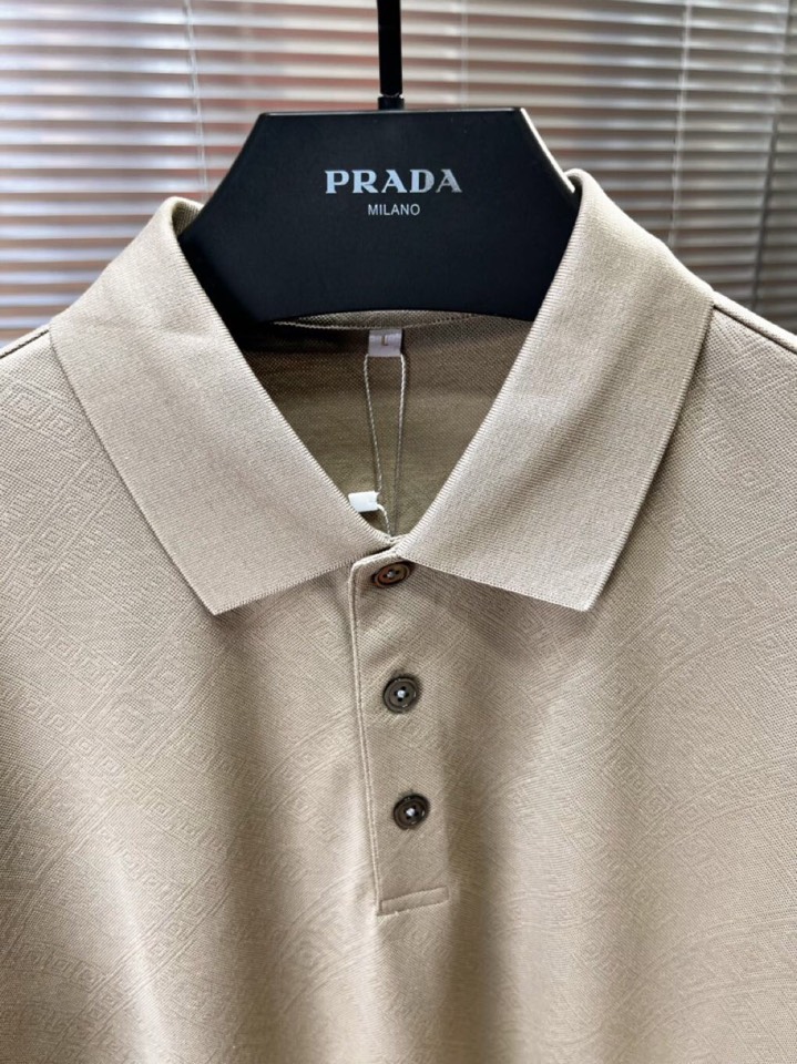 VERSACE 范思哲春夏新款首发最新款短袖翻领T恤Polo衫，设计前卫时尚！品牌重工艺长城纹提花工艺，