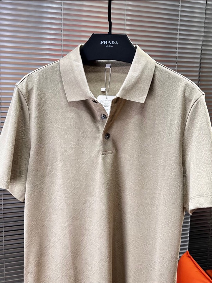 VERSACE 范思哲春夏新款首发最新款短袖翻领T恤Polo衫，设计前卫时尚！品牌重工艺长城纹提花工艺，