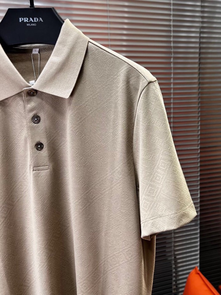 VERSACE 范思哲春夏新款首发最新款短袖翻领T恤Polo衫，设计前卫时尚！品牌重工艺长城纹提花工艺，