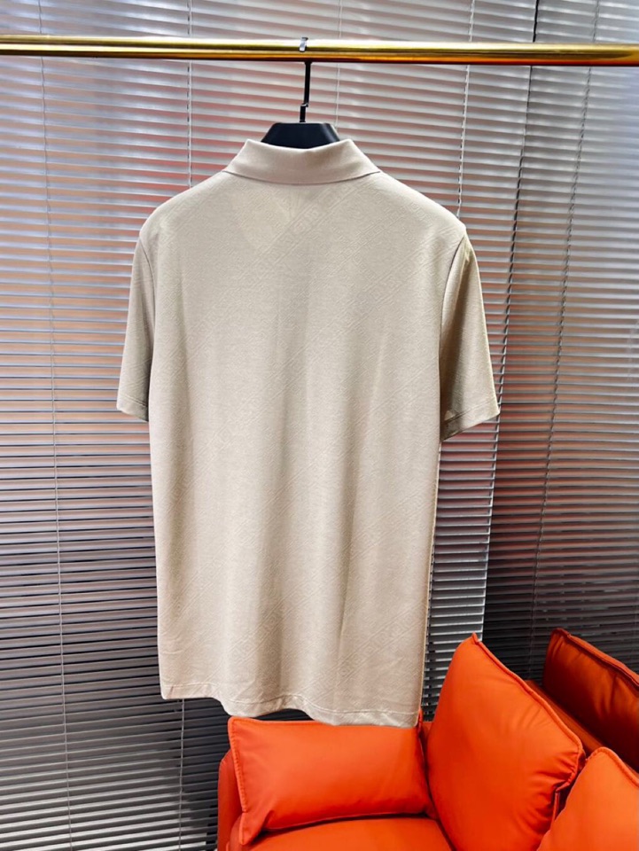 VERSACE 范思哲春夏新款首发最新款短袖翻领T恤Polo衫，设计前卫时尚！品牌重工艺长城纹提花工艺，