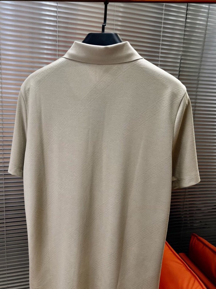 VERSACE 范思哲春夏新款首发最新款短袖翻领T恤Polo衫，设计前卫时尚！品牌重工艺长城纹提花工艺，