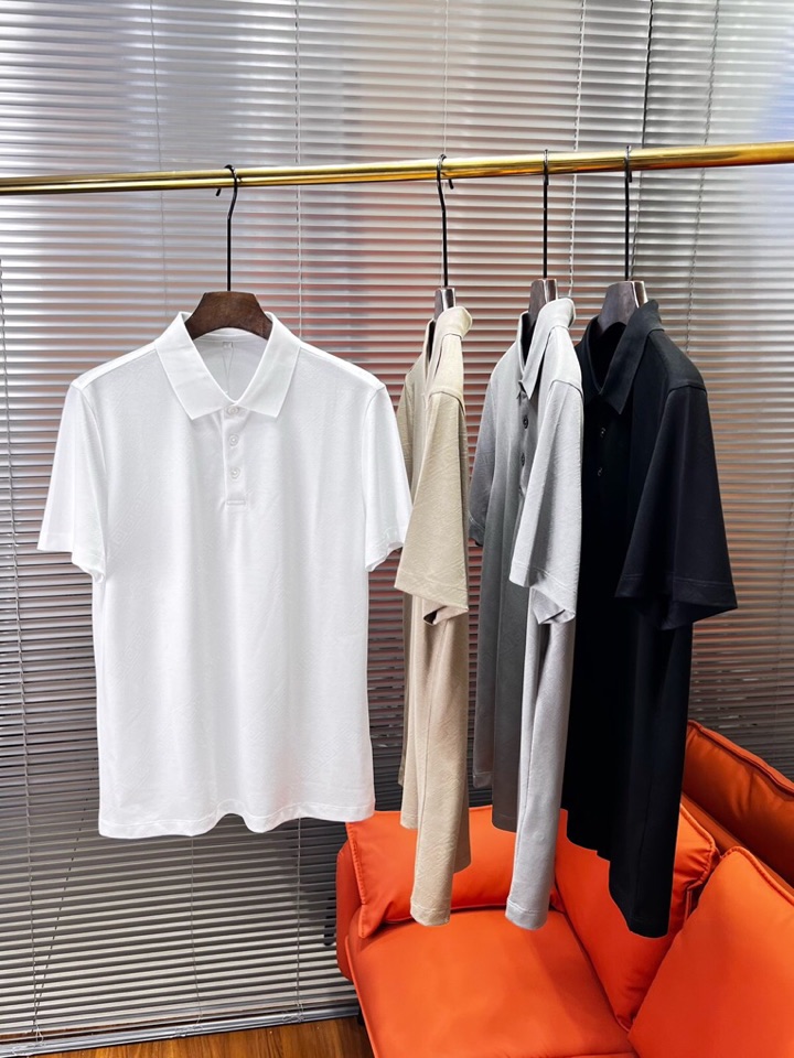 VERSACE 范思哲春夏新款首发最新款短袖翻领T恤Polo衫，设计前卫时尚！品牌重工艺长城纹提花工艺，