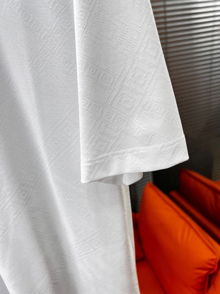 VERSACE 范思哲春夏新款首发最新款短袖翻领T恤Polo衫，设计前卫时尚！品牌重工艺长城纹提花工艺，