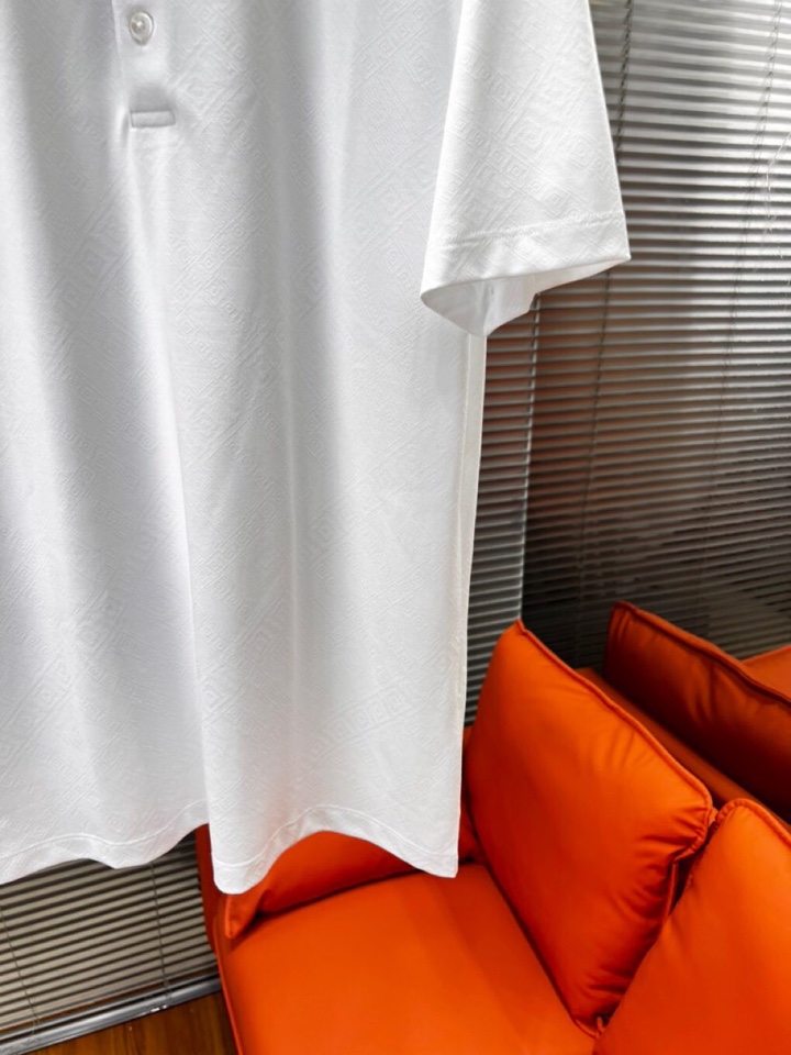 VERSACE 范思哲春夏新款首发最新款短袖翻领T恤Polo衫，设计前卫时尚！品牌重工艺长城纹提花工艺，