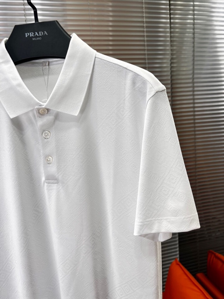 VERSACE 范思哲春夏新款首发最新款短袖翻领T恤Polo衫，设计前卫时尚！品牌重工艺长城纹提花工艺，