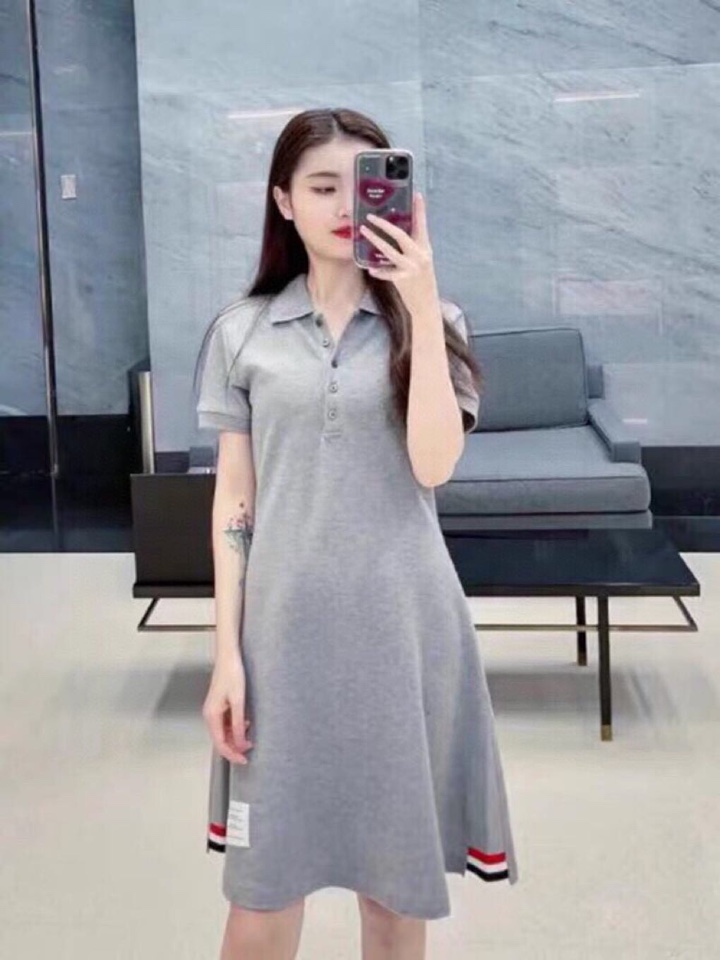 THOM BROWNE 汤姆布朗 TB🌺女款珠地棉角织带连衣裙 \n码数：0.1.2 颜色：灰、蓝（下单