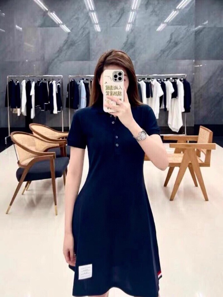 THOM BROWNE 汤姆布朗 TB🌺女款珠地棉角织带连衣裙 \n码数：0.1.2 颜色：灰、蓝（下单