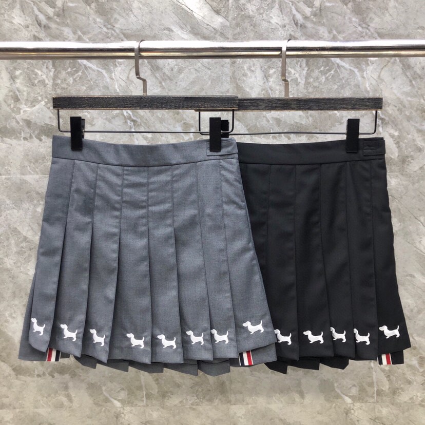 THOM BROWNE 汤姆布朗 TB🌺女款小狗刺绣半裙 可配套装，码数：0-3 颜色：灰、黑\n（下单