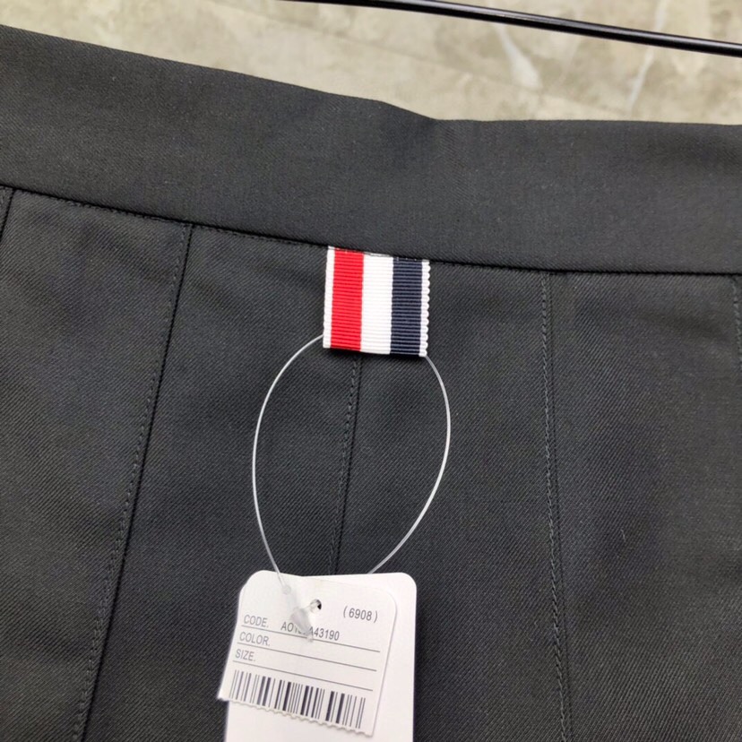 THOM BROWNE 汤姆布朗 TB🌺女款小狗刺绣半裙 可配套装，码数：0-3 颜色：灰、黑\n（下单