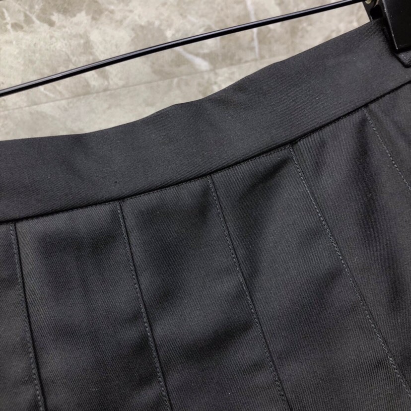 THOM BROWNE 汤姆布朗 TB🌺女款小狗刺绣半裙 可配套装，码数：0-3 颜色：灰、黑\n（下单