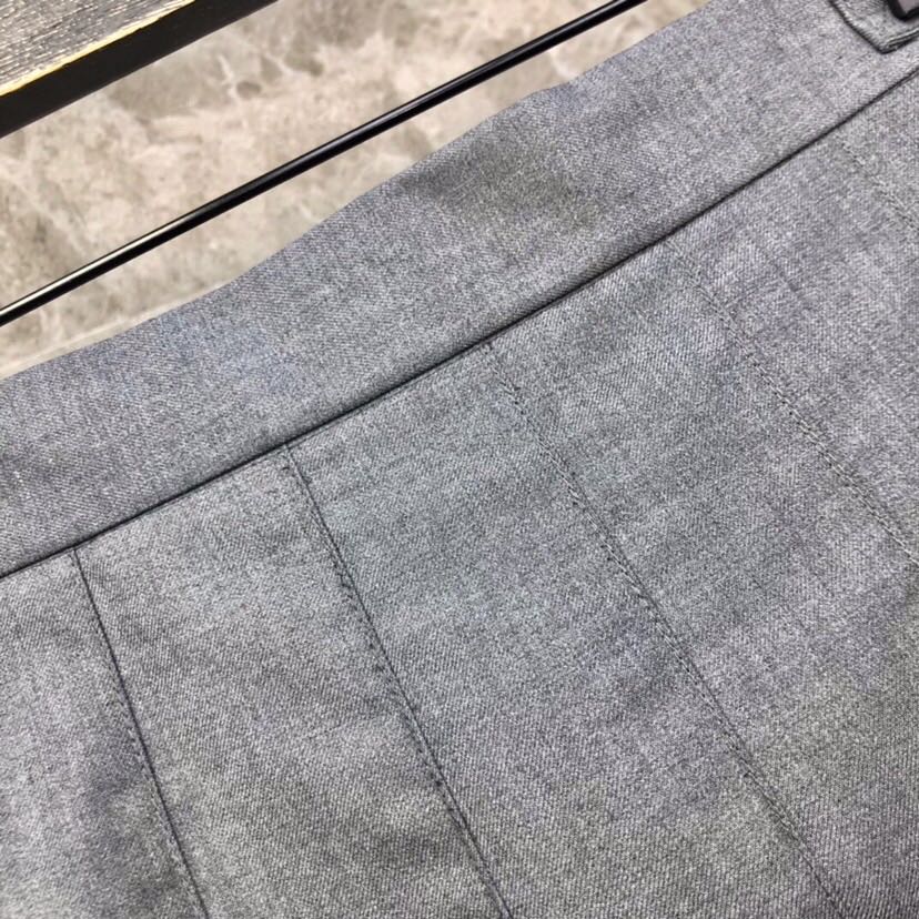 THOM BROWNE 汤姆布朗 TB🌺女款小狗刺绣半裙 可配套装，码数：0-3 颜色：灰、黑\n（下单