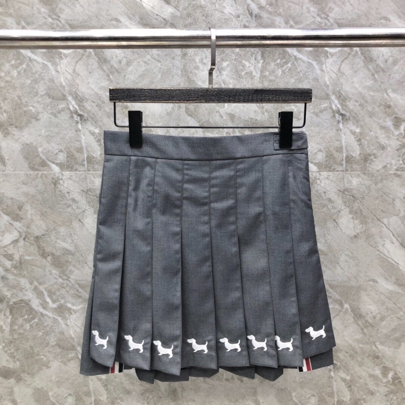 THOM BROWNE 汤姆布朗 TB🌺女款小狗刺绣半裙 可配套装，码数：0-3 颜色：灰、黑\n（下单