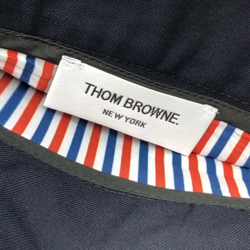 THOM BROWNE 汤姆布朗 TB 女款🌺不规则拼接半裙 \n码数：0-3 颜色：灰色、藏青色\n（