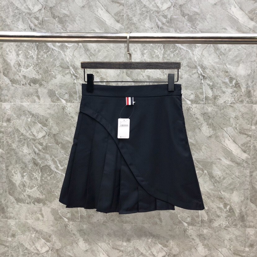 THOM BROWNE 汤姆布朗 TB 女款🌺不规则拼接半裙 \n码数：0-3 颜色：灰色、藏青色\n（