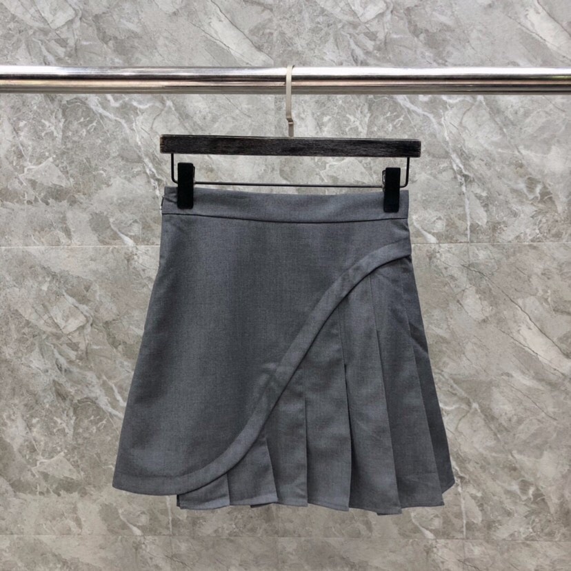 THOM BROWNE 汤姆布朗 TB 女款🌺不规则拼接半裙 \n码数：0-3 颜色：灰色、藏青色\n（