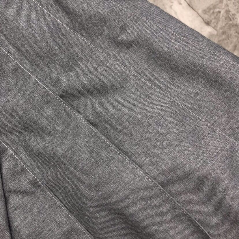THOM BROWNE 汤姆布朗 TB 女款🌺不规则拼接半裙 \n码数：0-3 颜色：灰色、藏青色\n（