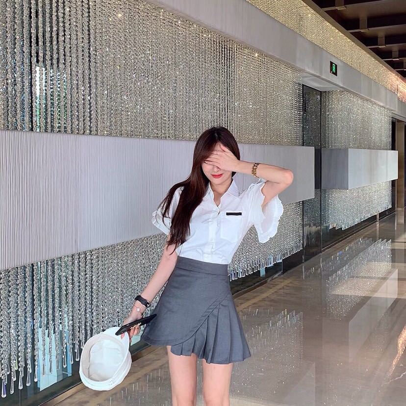 THOM BROWNE 汤姆布朗 TB 女款🌺不规则拼接半裙 \n码数：0-3 颜色：灰色、藏青色\n（